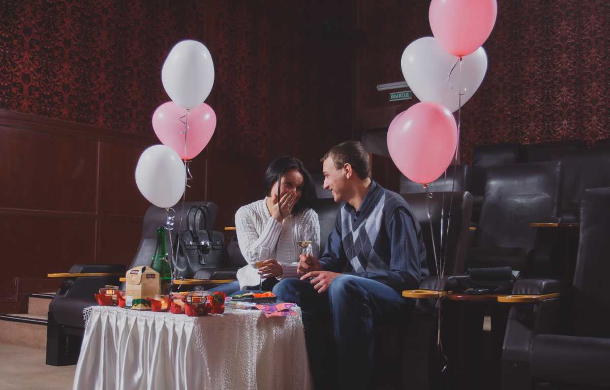 Романтическое свидание в кинотеатре в Ижевске