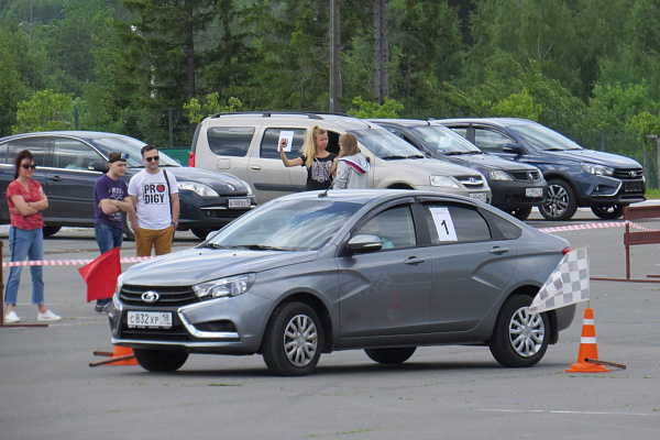 Контраварийное вождение в Ижевске. Ultra Подарки. Купить уроки контраварийного вождения в Ижевске. Научитесь водить машину в любых условиях! Сервис UltraPodarki.ru 8 800 505 95 30. Контраварийное вождение Ижевск, контраварийное вождение, экстремальное вождение Ижевск, экстремальное вождение, обучение вождению Ижевск, обучение вождению, вождение Ижевск, вождение,  курс вождения Ижевск, курс вождения, курсы экстремальное вождения Ижевск, курсы экстремального вождения, обучение в автошколе Ижевск, обучение в автошколе