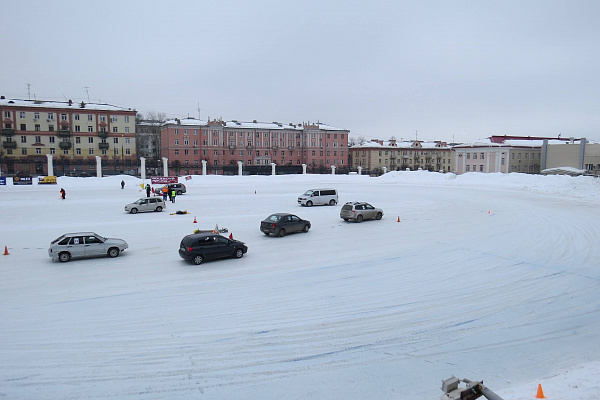Контраварийное вождение в Ижевске. Ultra Подарки. Купить уроки контраварийного вождения в Ижевске. Научитесь водить машину в любых условиях! Сервис UltraPodarki.ru 8 800 505 95 30. Контраварийное вождение Ижевск, контраварийное вождение, экстремальное вождение Ижевск, экстремальное вождение, обучение вождению Ижевск, обучение вождению, вождение Ижевск, вождение,  курс вождения Ижевск, курс вождения, курсы экстремальное вождения Ижевск, курсы экстремального вождения, обучение в автошколе Ижевск, обучение в автошколе