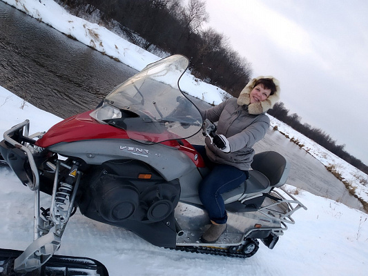 Катание на снегоходах в Ижевске в подарок. Сервис Ultra Подарки
. Подарочный сертификат на катание на снегоходах в Ижевске с друзьями. Закажите прокат снегоходов в подарок для мужчины по привлекательным ценам. Живописные маршруты для езды на снегоходах это отличная возможность активного отдыха. Сервис UltraPodarki.ru 8 800 505 95 30. катание на снегоходах, подарочный сертификат на катание на снегоходе, прокат снегоходов, прокат снегоходов Ижевск, катание на снегоходах Ижевск, езда на снегоходе