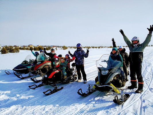 Катание на снегоходах в Ижевске в подарок. Сервис Ultra Подарки
. Подарочный сертификат на катание на снегоходах в Ижевске с друзьями. Закажите прокат снегоходов в подарок для мужчины по привлекательным ценам. Живописные маршруты для езды на снегоходах это отличная возможность активного отдыха. Сервис UltraPodarki.ru 8 800 505 95 30. катание на снегоходах, подарочный сертификат на катание на снегоходе, прокат снегоходов, прокат снегоходов Ижевск, катание на снегоходах Ижевск, езда на снегоходе