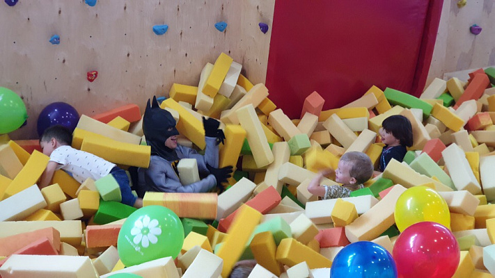  Батутный центр в Ижевске. Сервис Ultra Подарки. Купить подарочный сертификат в батутный центр, попробуйте прыжки на батуте в Ижевске. Сервис UltraPodarki.ru 8 (800) 555 95-30.. Батутный центр , батутный центр, батутный центр цены, батутный центр в Ижевске,  батутный парк, батут прыгать, прыжки +на батуте, батут Ижевск, батут спорт