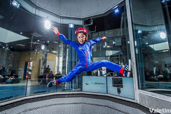 Полёт в аэротрубе  в Ижевске. Ultra Подарки. Полёт в аэротрубе  в Ижевске. Попробуйте полёт в аэротрубе . Сервис: UltraPodarki.ru 8 800 505 95 30. Полёт в аэротрубе , аэротруба Ижевск, полёт Ижевск