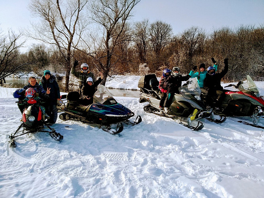 Катание на снегоходах в Ижевске в подарок. Сервис Ultra Подарки
. Подарочный сертификат на катание на снегоходах в Ижевске с друзьями. Закажите прокат снегоходов в подарок для мужчины по привлекательным ценам. Живописные маршруты для езды на снегоходах это отличная возможность активного отдыха. Сервис UltraPodarki.ru 8 800 505 95 30. катание на снегоходах, подарочный сертификат на катание на снегоходе, прокат снегоходов, прокат снегоходов Ижевск, катание на снегоходах Ижевск, езда на снегоходе