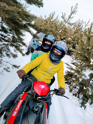 Катание на снегоходах в Ижевске в подарок. Сервис Ultra Подарки
. Подарочный сертификат на катание на снегоходах в Ижевске с друзьями. Закажите прокат снегоходов в подарок для мужчины по привлекательным ценам. Живописные маршруты для езды на снегоходах это отличная возможность активного отдыха. Сервис UltraPodarki.ru 8 800 505 95 30. катание на снегоходах, подарочный сертификат на катание на снегоходе, прокат снегоходов, прокат снегоходов Ижевск, катание на снегоходах Ижевск, езда на снегоходе