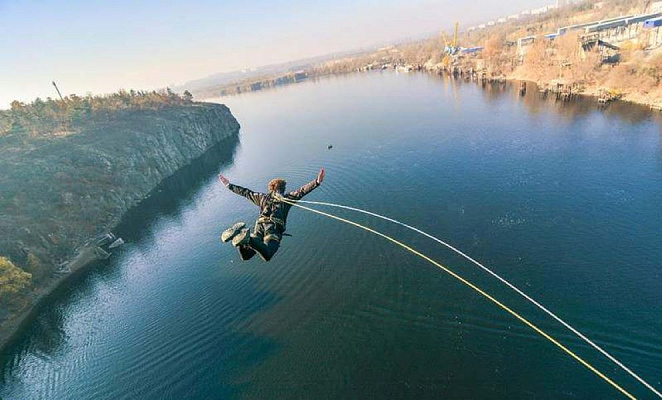 Роупджампинг - прыжки с верёвкой в Ижевске. Подарочные сертификаты Ultra Подарки. Роупджампинг в Ижевске - Экстремальный оригинальный подарок или подарочный сертификат на Роупджампинг - прыжки с верёвкой. Сервис UltraPodarki.ru 8-800-505-95-30. роупджампинг Ижевск, прыжок веревка Ижевск, роупджампинг, прыжок веревка, прыжок с веревкой, Подарок, подарочный сертификат, экстрим, экстремальный подарок