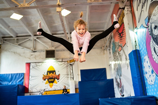  Батутный центр в Ижевске. Сервис Ultra Подарки. Купить подарочный сертификат в батутный центр, попробуйте прыжки на батуте в Ижевске. Сервис UltraPodarki.ru 8 (800) 555 95-30.. Батутный центр , батутный центр, батутный центр цены, батутный центр в Ижевске,  батутный парк, батут прыгать, прыжки +на батуте, батут Ижевск, батут спорт