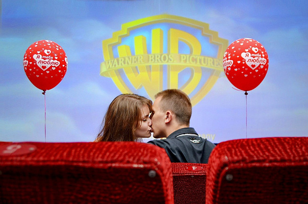 Романтическое свидание в кинотеатре в Ижевске. Ultra Подарки. Купить романтическое свидание в кинотеатре в Ижевске. Подарите самым близким незабываемые моменты и признайтесь в искренних чувствах. Сервис UltraPodarki.ru 8-800-505-95-30. Романтическое свидание в кинотеатре в Ижевске, свидание в Ижевске, свидание в кинотеатре, сертификат на свидание в кинотеатре, сертификат на свидание в Ижевске, купить свидание, купить свидание Ижевск, первое свидание, девушка свидание, хороший кинотеатре, романтический кинотеатре, романтический вечер, романтический ужин, романтические любимому, романтическая музыка