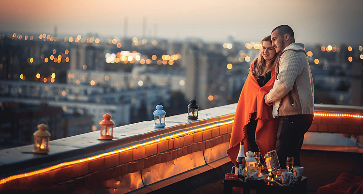 Романтическое свидание на крыше в Ижевске. Ultra Подарки. Купить романтическое свидание на крыше в Ижевске. Подарите самым близким незабываемые моменты и почувствуйте друг друга ещё ближе. Сервис UltraPodarki.ru 8 800 505 95 30. Романтическое свидание на крышев Ижевске, свидание на крышев Ижевске, свидание, сертификат на свидание на крыше, сертификат на свидание в Ижевске, купить свидание на крыше, купить свидание Ижевск