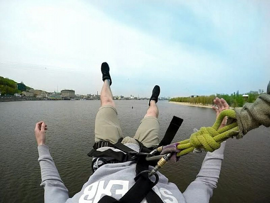 Роупджампинг - прыжки с верёвкой в Ижевске. Подарочные сертификаты Ultra Подарки. Роупджампинг в Ижевске - Экстремальный оригинальный подарок или подарочный сертификат на Роупджампинг - прыжки с верёвкой. Сервис UltraPodarki.ru 8-800-505-95-30. роупджампинг Ижевск, прыжок веревка Ижевск, роупджампинг, прыжок веревка, прыжок с веревкой, Подарок, подарочный сертификат, экстрим, экстремальный подарок